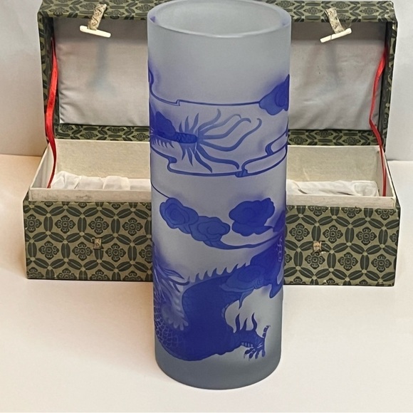 VINTAGE CUNJING Chinese Art Glass, Cobalt Blue Vase with Certificate, approx 10” - Picture 2 of 12